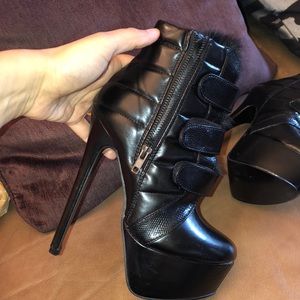 Paper Fox Boots Size 6”